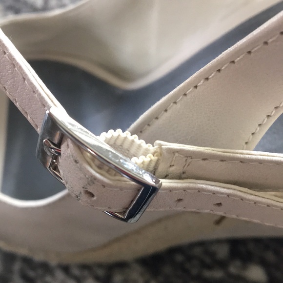 Jessica Simpson Off white platform sandals - Picture 9 of 12